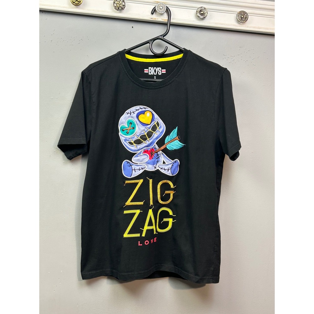Bkys Zig Zag Love Graphic T-Shirt Mens Small Black Crew Neck Short‎ Sleeve